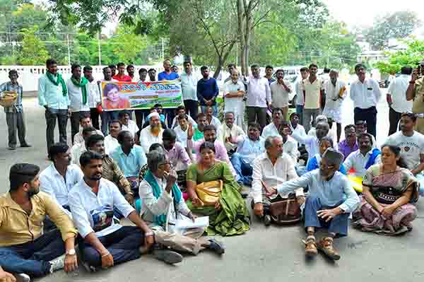 ಗೌರಿ ಲಂಕೇಶ್ ಹತ್ಯೆ ಖಂಡಿಸಿ ವಿವಿಧ ಸಂಘಟನೆಯಿಂದ ಪ್ರತಿಭಟನೆ
